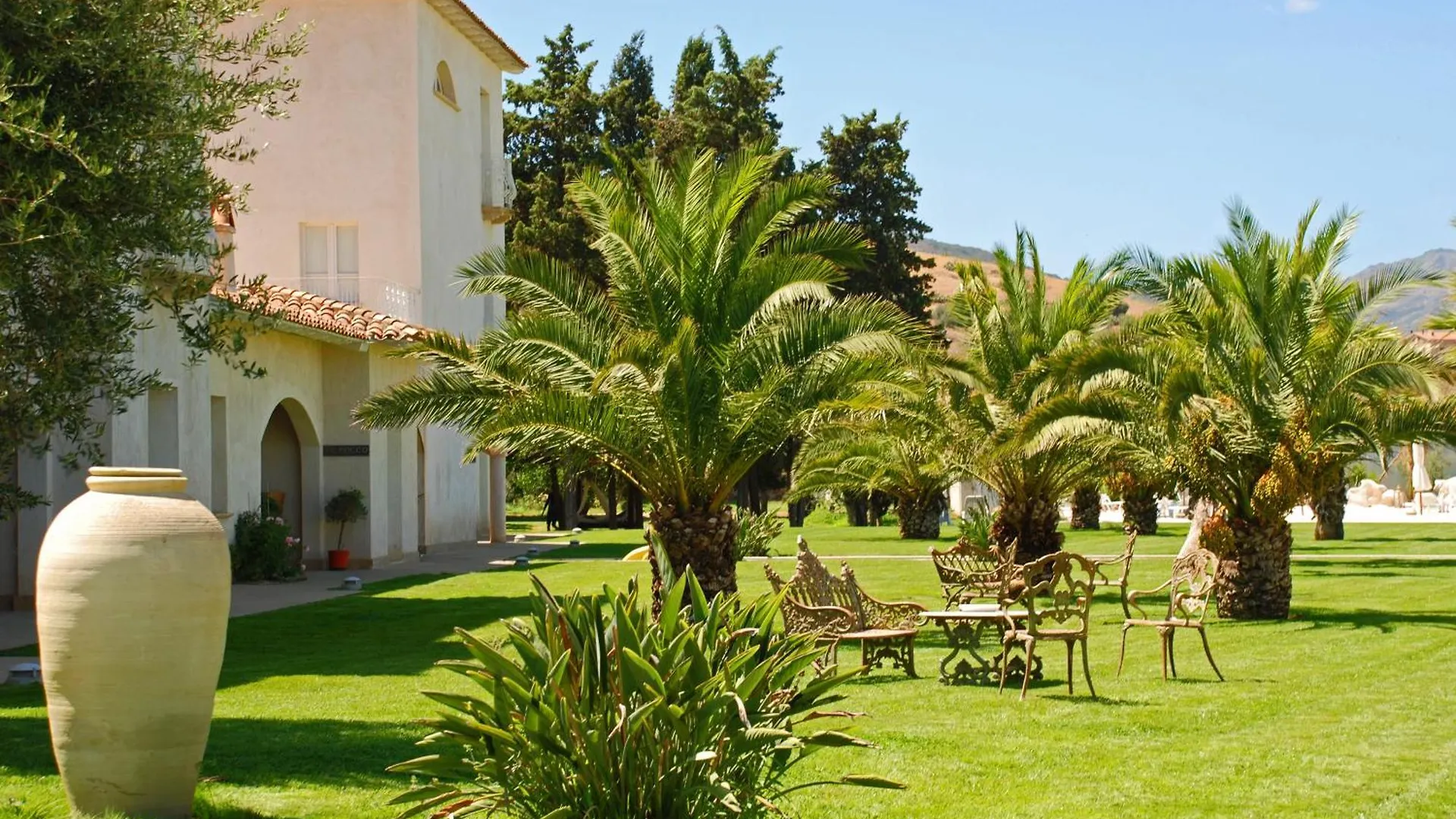 Tartheshotel Guspini 4*,  Italien